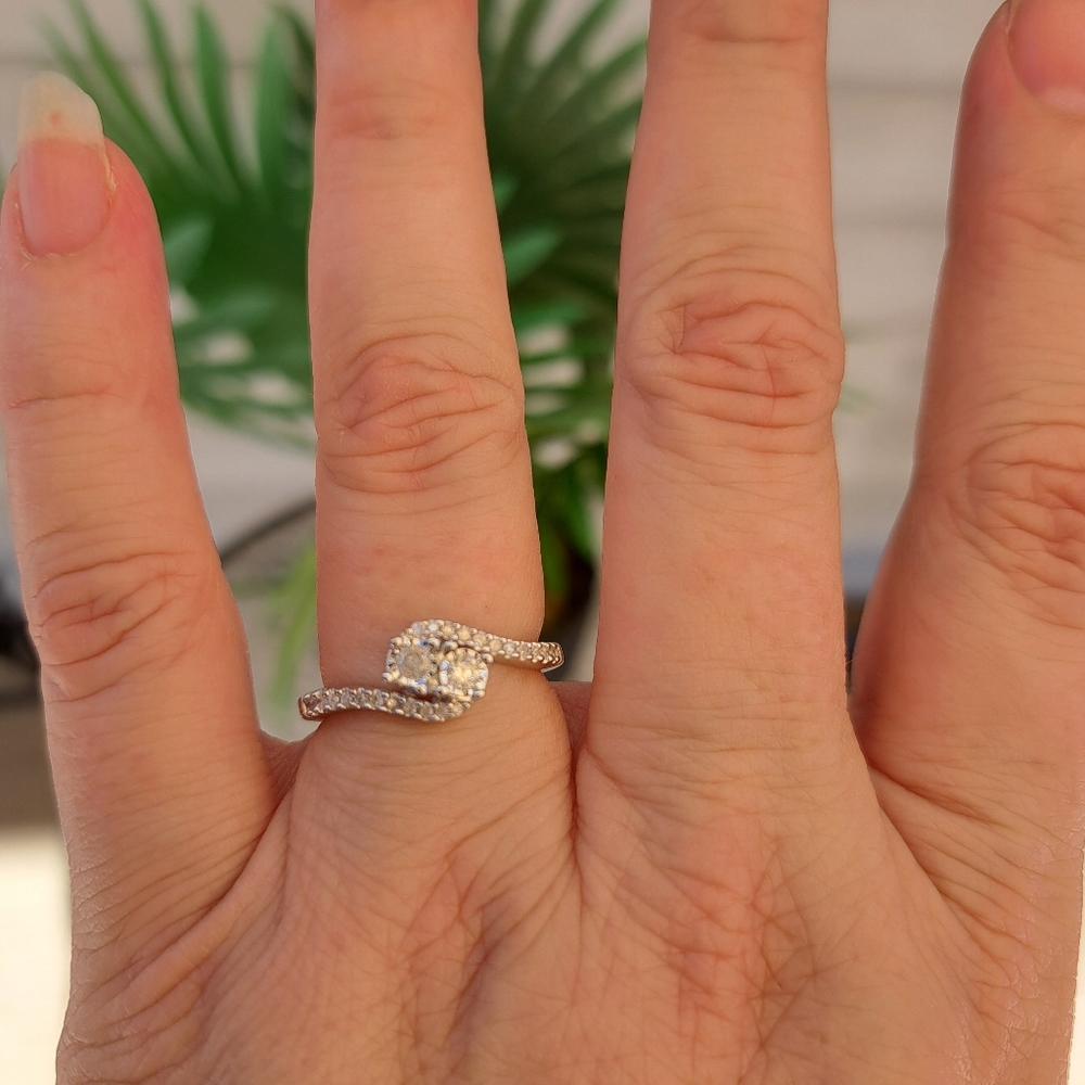 Diamond twist ring size 7